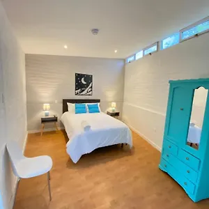2* Estalagem Springhills Quito Airport