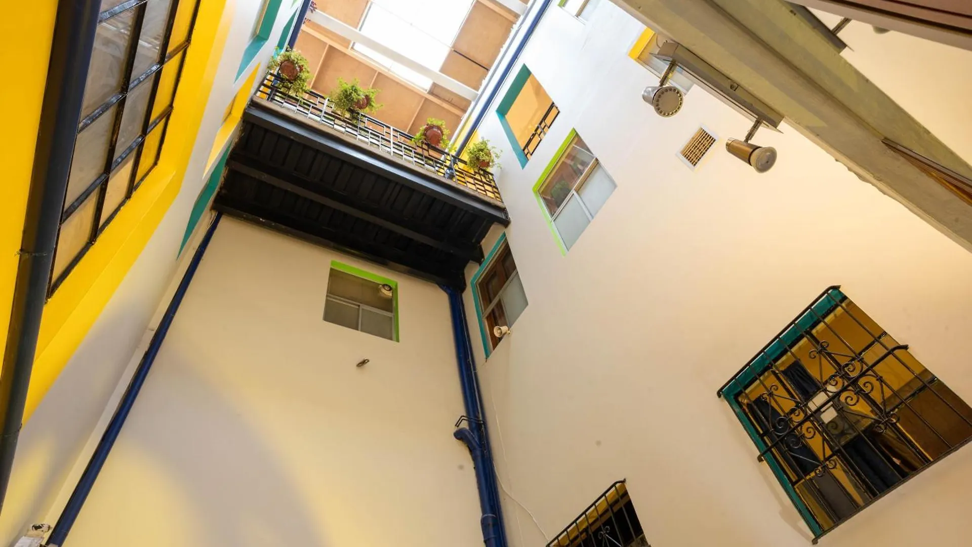 Community Hostel Quito 0*,  Ecuador
